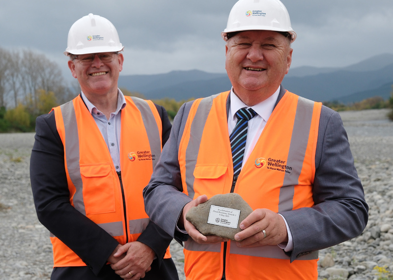 Photo of Greater Wellington chair Daran Ponter and Regional Development Minister Shane Jones